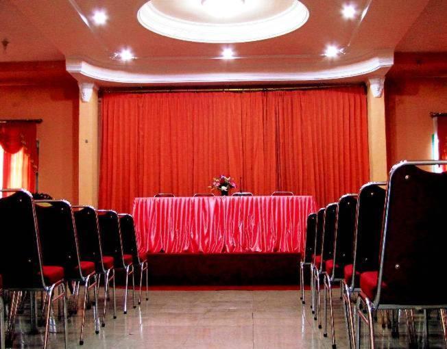Hotel Mitra Garden Панкалпинанг Экстерьер фото